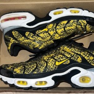 Nike Air Max Plus black and yellow